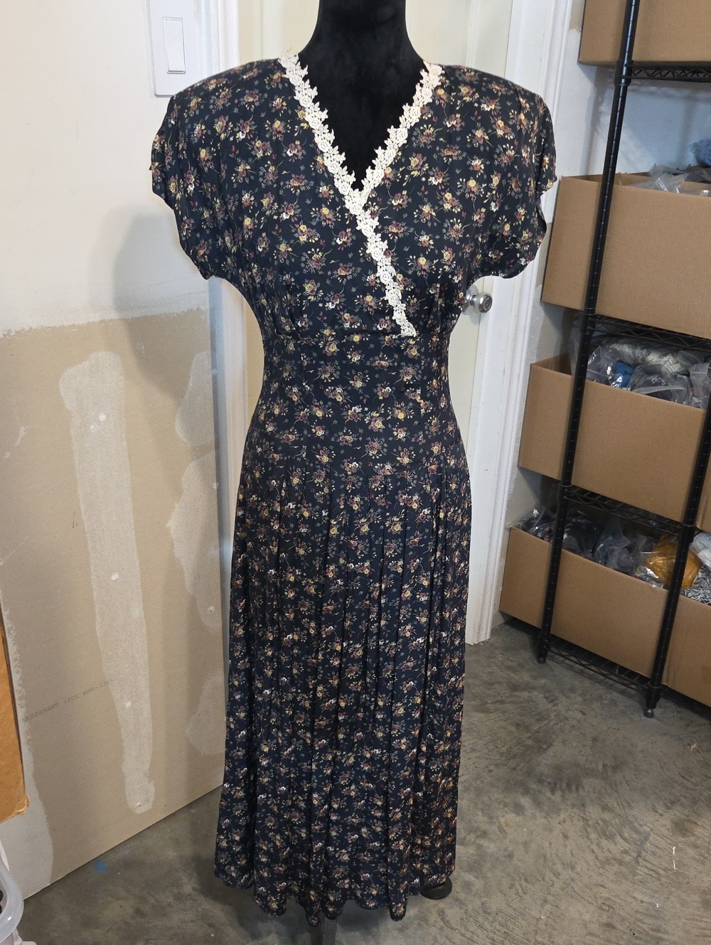 Vintage Joni Blair Navy Floral Maxi Dress Cream Lace Trim Pleated Feminine